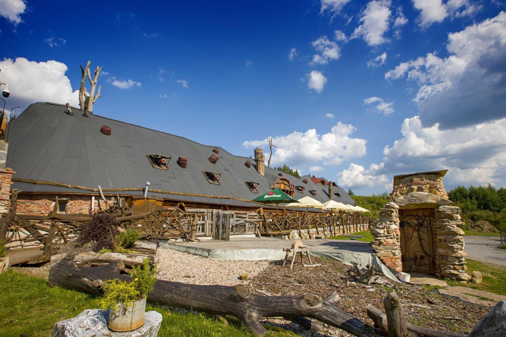 Hotel Kocourkov Hlinsko Bagian luar foto