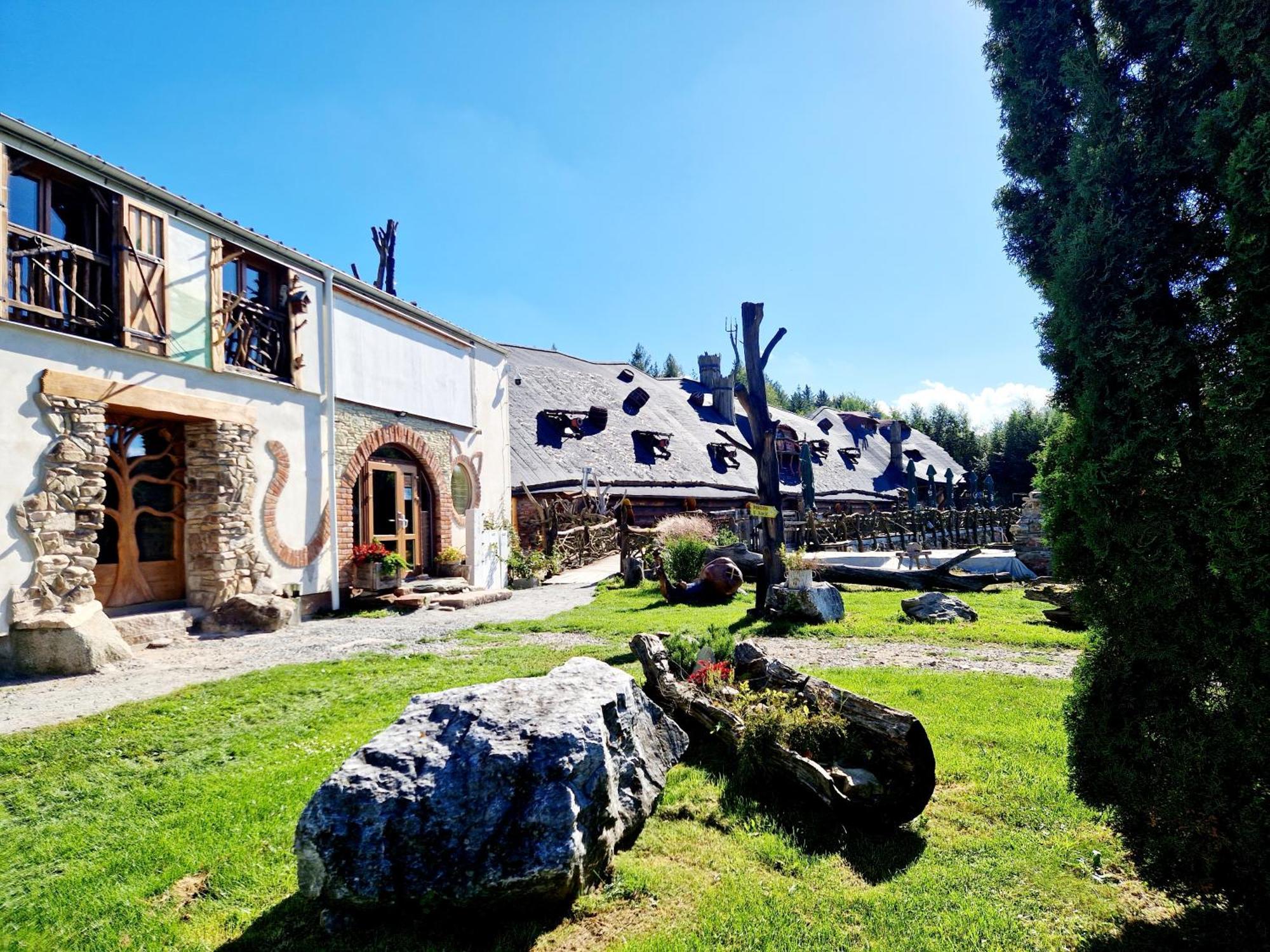 Hotel Kocourkov Hlinsko Bagian luar foto